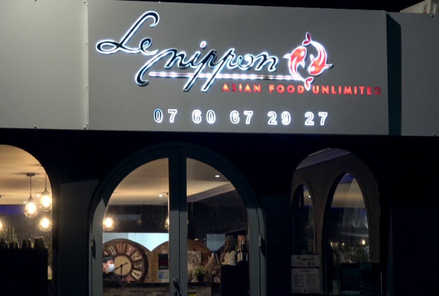 Alyson, 19 ans, nous reçoit au resto a