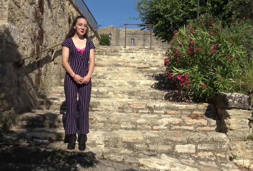 Amandine, 18 ans et étudiante, acte ses premiers