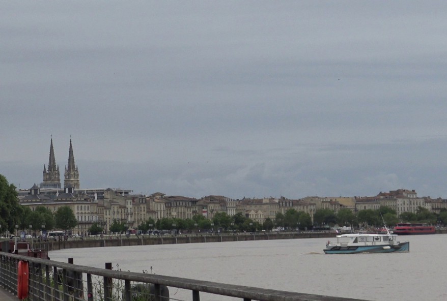 Barbara, 34 ans, de Tarbes (65), nous attend