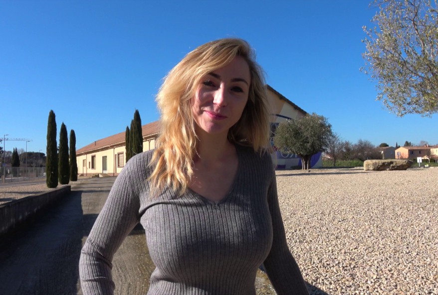 Elisa, 26 ans, se déchaîné chez un plan
