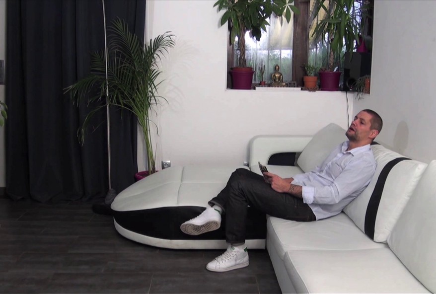 Julie arrive dans Olivier en mode pie-grièche !(vidéo
