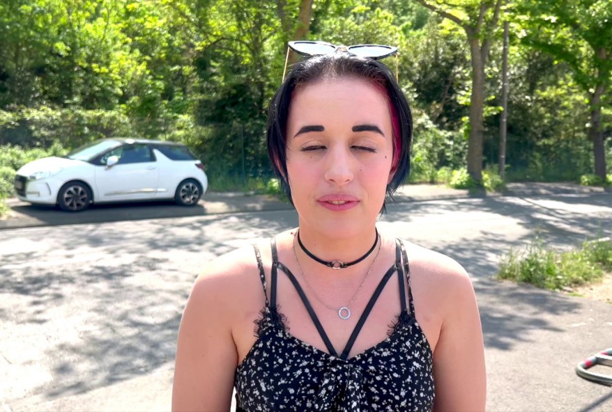 Leila, 18 ans et bibliothecaire, veut qu’on la