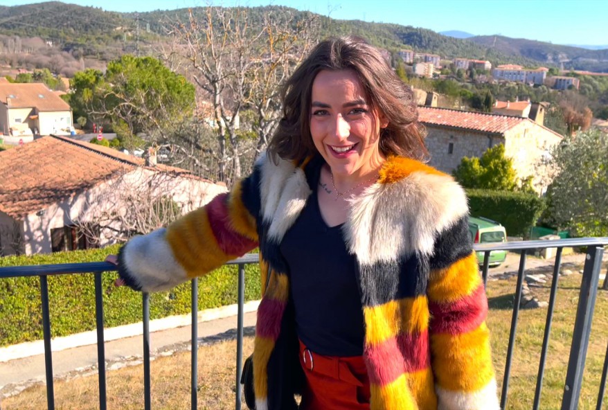Manéa, 21 ans rentre ses fesses a l’épreuve