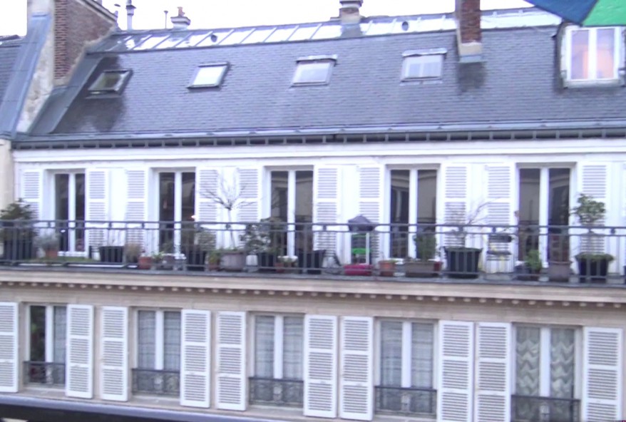 Neya, 27 ans, jongle rentre son travail d’avocate