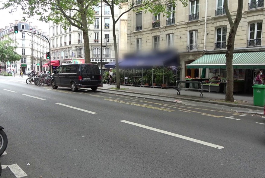 Rhia, 32 ans, veut deux hommes pour s’essayer
