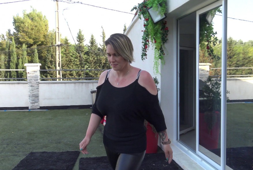 Sandy veut elle itou jouir à l’énorme chibre