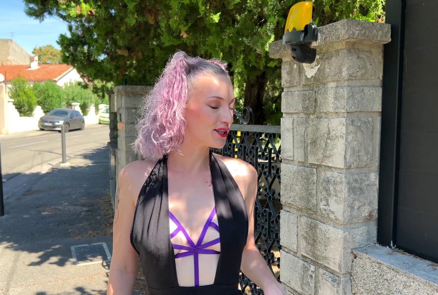 Stella, 24 ans, prends place au bravade !