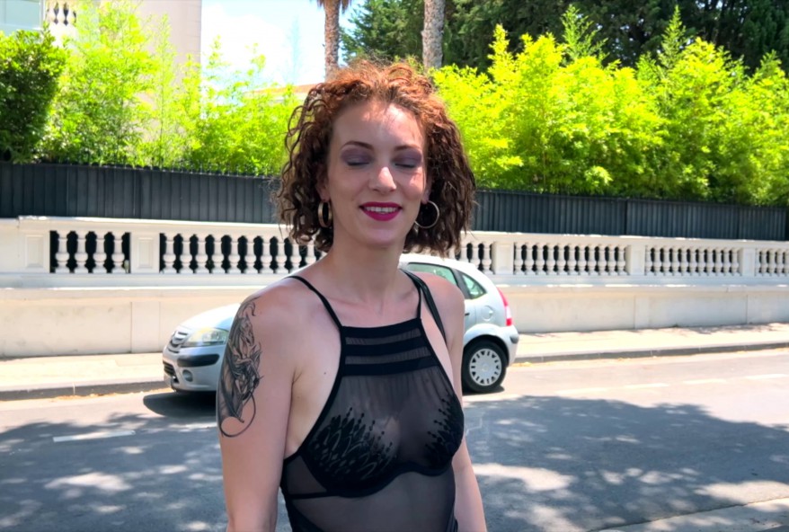 Stella, 24 ans, veut se faire déboîter par