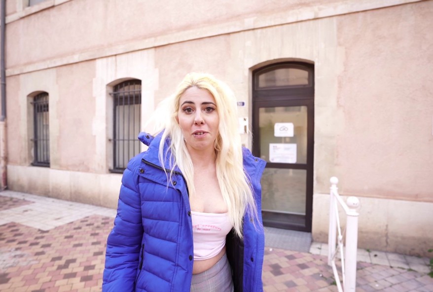 Stessy profite de son vestige dans le sud